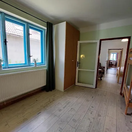 Semesterbostad Modre Okno